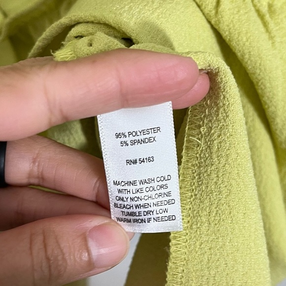 MARC NEW YORK Yellow-green Bubble Sleeve Tiered Split neckline Top | size large - Picture 6 of 7